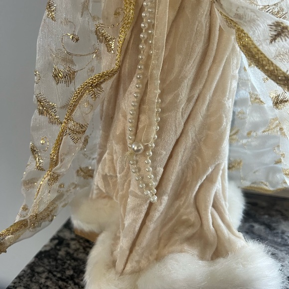 Angel playing a violin with wings and fine detail Ornament - Picture 7 of 8